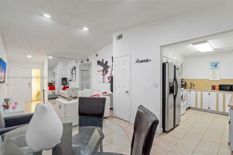 Immobilier commercial à vendre à Miami, Floride: 122.26 m2 № 2015046 - photo 8