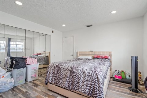 Immobilier commercial à vendre à Miami, Floride: 122.26 m2 № 2015046 - photo 15