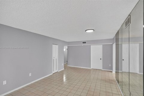 Copropriété à vendre à Miami Beach, Floride: 2 chambres, 91.23 m2 № 1895903 - photo 2