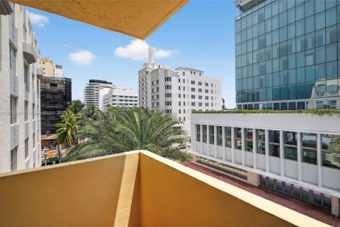 Copropriété à vendre à Miami Beach, Floride: 2 chambres, 91.23 m2 № 1895903 - photo 16