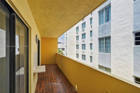 Copropriété à vendre à Miami Beach, Floride: 2 chambres, 91.23 m2 № 1895903 - photo 9