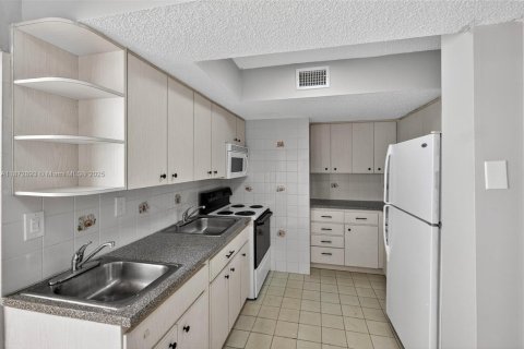 Copropriété à vendre à Miami Beach, Floride: 2 chambres, 91.23 m2 № 1895903 - photo 6