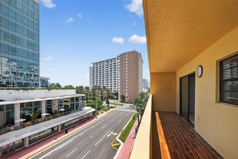 Copropriété à vendre à Miami Beach, Floride: 2 chambres, 91.23 m2 № 1895903 - photo 14