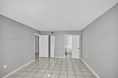 Copropriété à vendre à Miami Beach, Floride: 2 chambres, 91.23 m2 № 1895903 - photo 26