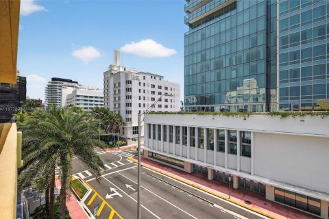 Copropriété à vendre à Miami Beach, Floride: 2 chambres, 91.23 m2 № 1895903 - photo 15