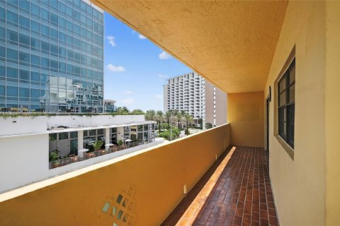 Copropriété à vendre à Miami Beach, Floride: 2 chambres, 91.23 m2 № 1895903 - photo 13