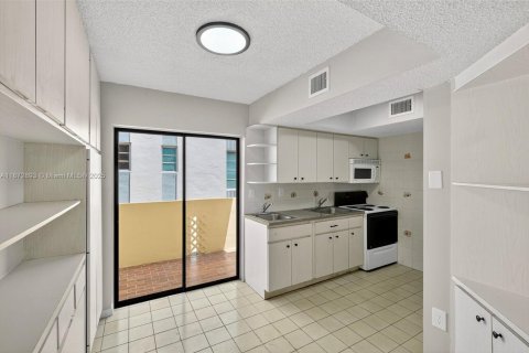 Copropriété à vendre à Miami Beach, Floride: 2 chambres, 91.23 m2 № 1895903 - photo 8