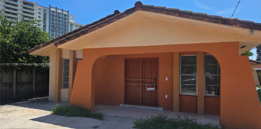 Villa ou maison à Miami, Floride 3 chambres, 130.06 m2 № 1756473