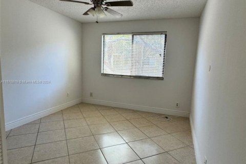 Condo in Coral Springs, Florida, 2 bedrooms  № 1934639 - photo 11