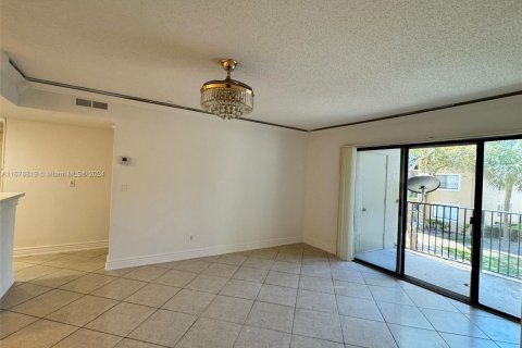 Condo in Coral Springs, Florida, 2 bedrooms  № 1934639 - photo 6