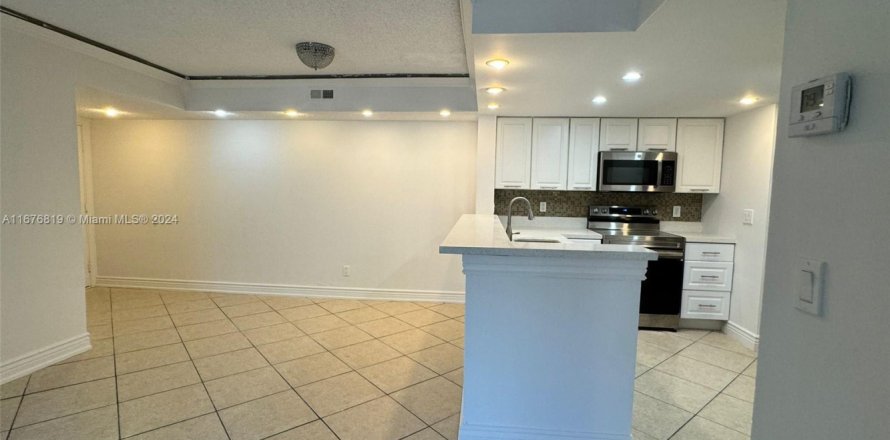 Condo in Coral Springs, Florida, 2 bedrooms  № 1934639