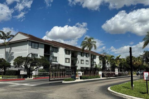 Condo in Coral Springs, Florida, 2 bedrooms  № 1934639 - photo 19