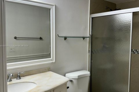 Condo in Coral Springs, Florida, 2 bedrooms  № 1934639 - photo 8