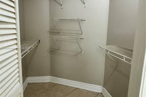 Condo in Coral Springs, Florida, 2 bedrooms  № 1934639 - photo 10