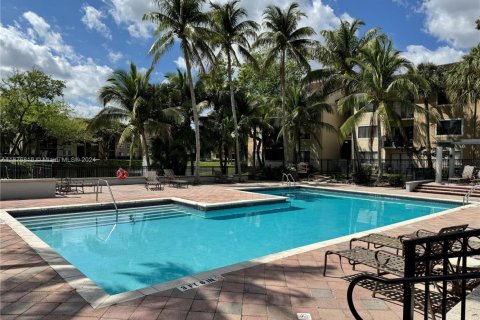 Condo in Coral Springs, Florida, 2 bedrooms  № 1934639 - photo 18