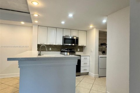 Condo in Coral Springs, Florida, 2 bedrooms  № 1934639 - photo 5