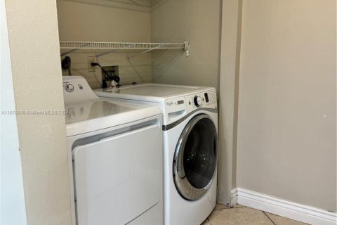 Condo in Coral Springs, Florida, 2 bedrooms  № 1934639 - photo 13