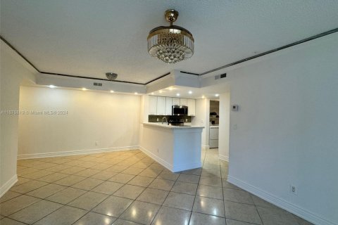 Condo in Coral Springs, Florida, 2 bedrooms  № 1934639 - photo 2