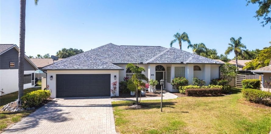 House in Sarasota, Florida 4 bedrooms, 188.96 sq.m. № 1722313