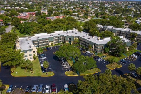 Condo in Tamarac, Florida, 1 bedroom  № 2191461 - photo 16
