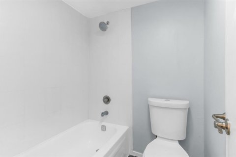 Condo in Tamarac, Florida, 1 bedroom  № 2191461 - photo 10