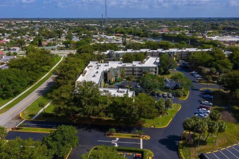Condo in Tamarac, Florida, 1 bedroom  № 2191461 - photo 19