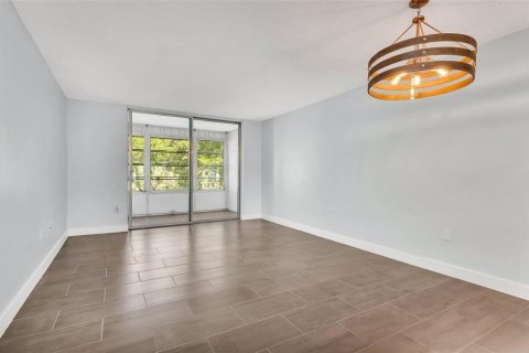 Condo in Tamarac, Florida, 1 bedroom  № 2191461 - photo 3