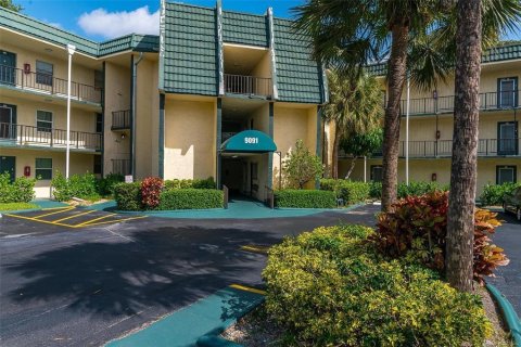 Condo in Tamarac, Florida, 1 bedroom  № 2191461 - photo 23