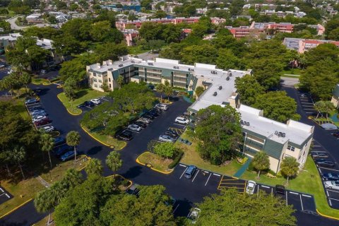Condo in Tamarac, Florida, 1 bedroom  № 2191461 - photo 18