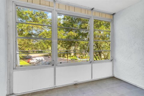 Condo in Tamarac, Florida, 1 bedroom  № 2191461 - photo 13