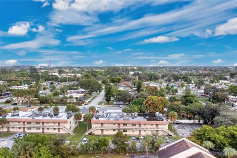 Condominio en venta en Davie, Florida, 2 dormitorios, 92.9 m2 № 2043986 - foto 22