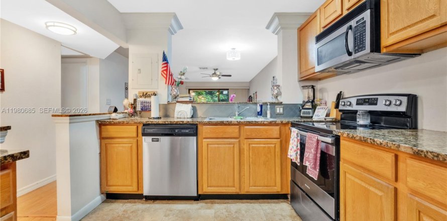 Condominio en Davie, Florida, 2 dormitorios  № 2043986