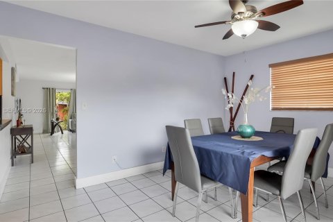 Купить таунхаус в Майами, Флорида 3 спальни, 161.37м2, № 2049316 - фото 7