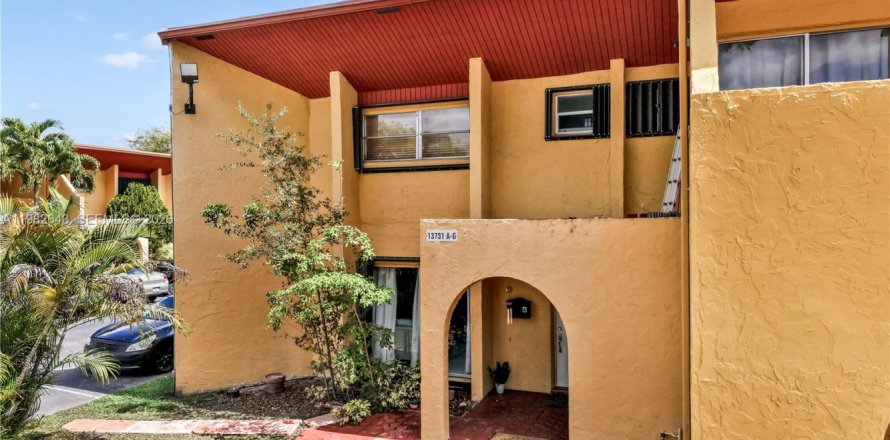 Таунхаус в Майами, Флорида 3 спальни, 161.37м2 № 2049316