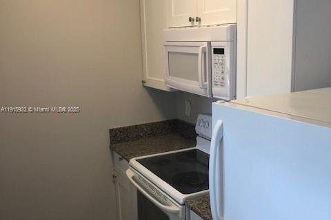 Casa en alquiler en West Palm Beach, Florida, 1 dormitorio, 49.52 m2 № 1971720 - foto 12