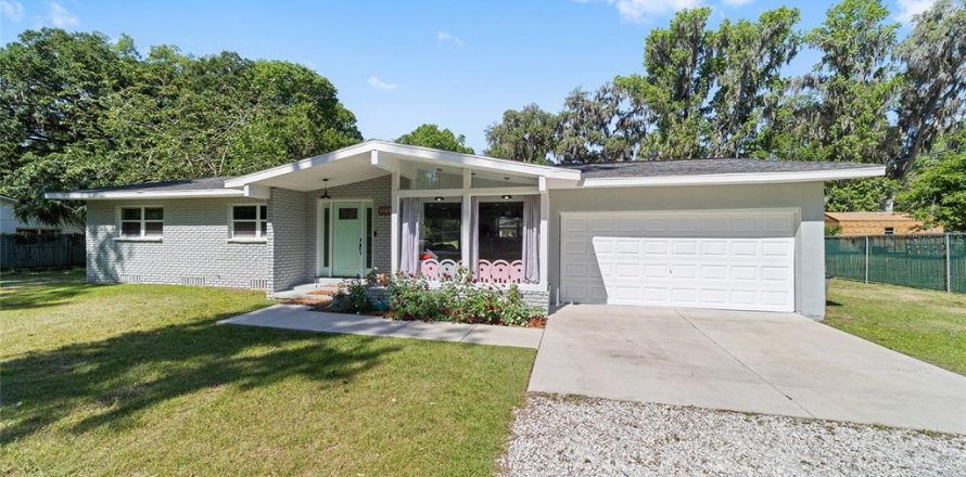 House in Ocala, Florida 3 bedrooms, 146.23 sq.m. № 1651766