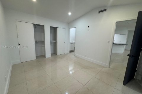 Снять в аренду виллу или дом в Хайалиа, Флорида 2 спальни, 92.16м2, № 2080468 - фото 21