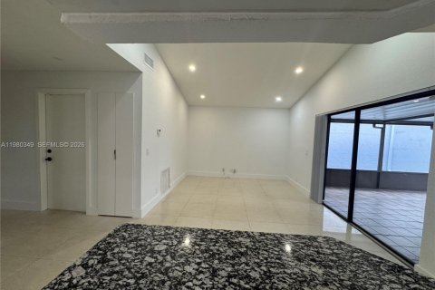 Снять в аренду виллу или дом в Хайалиа, Флорида 2 спальни, 92.16м2, № 2080468 - фото 13