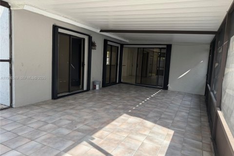 Снять в аренду виллу или дом в Хайалиа, Флорида 2 спальни, 92.16м2, № 2080468 - фото 15