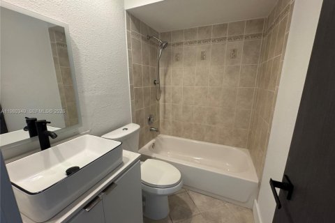 Снять в аренду виллу или дом в Хайалиа, Флорида 2 спальни, 92.16м2, № 2080468 - фото 22