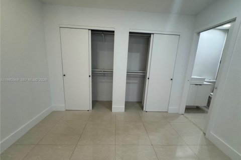 Снять в аренду виллу или дом в Хайалиа, Флорида 2 спальни, 92.16м2, № 2080468 - фото 20