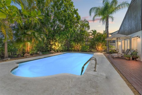 House in Tampa, Florida 4 bedrooms, 297.38 sq.m. № 1876900 - photo 2
