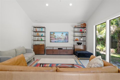 House in Tampa, Florida 4 bedrooms, 297.38 sq.m. № 1876900 - photo 21