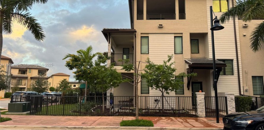 Touwnhouse à Doral, Floride 3 chambres, 219.81 m2 № 1954939