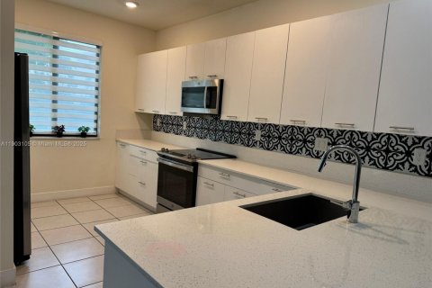 Touwnhouse à louer à Doral, Floride: 3 chambres, 219.81 m2 № 1954939 - photo 22