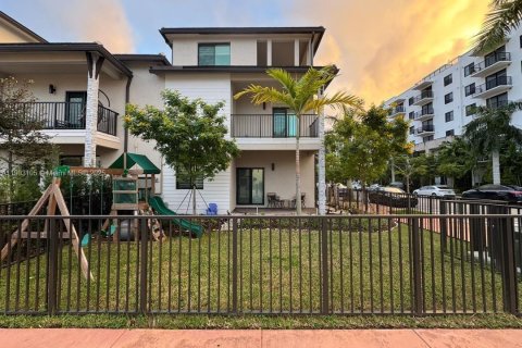 Touwnhouse à louer à Doral, Floride: 3 chambres, 219.81 m2 № 1954939 - photo 5