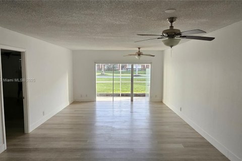 Copropriété à vendre à Dania Beach, Floride: 2 chambres, 94.76 m2 № 1977297 - photo 2