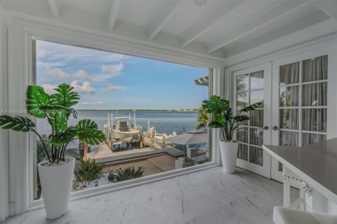 Casa en Key Largo, Florida 3 dormitorios, 242.29 m2 № 2088448