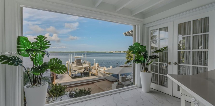Casa en Key Largo, Florida 3 dormitorios, 242.29 m2 № 2088448