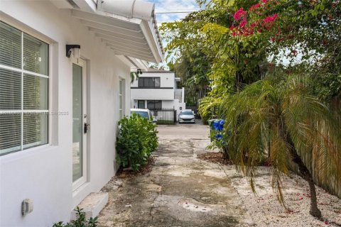 Casa en alquiler en Miami, Florida, 2 dormitorios, 65.03 m2 № 1893055 - foto 18